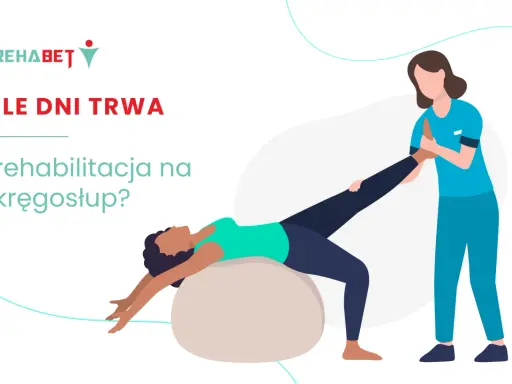 Rehabilitacja kręgosłupa lędźwiowego: fizjoterapeuta pomaga pacjentce w ćwiczeniach na piłce.