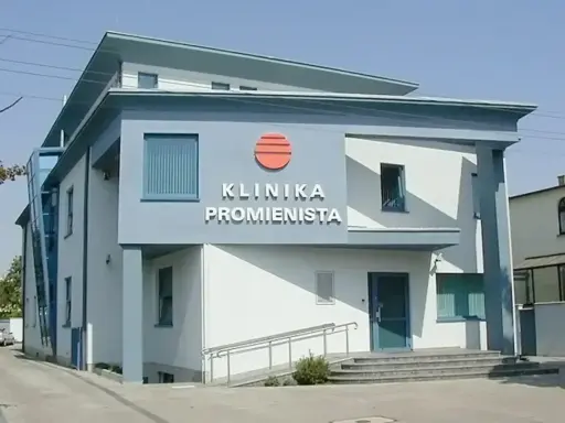 Nowoczesny budynek kliniki "Klinika Promienista" w Poznaniu.