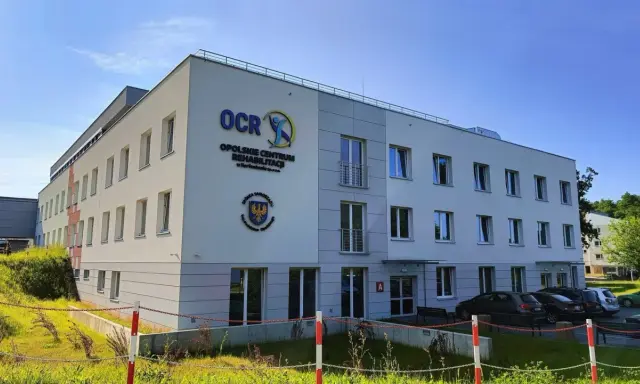 Nowoczesny budynek Opolego Centrum Rehabilitacji w Korfantowie. Długość rehabilitacji zależy od indywidualnych potrzeb pacjenta.