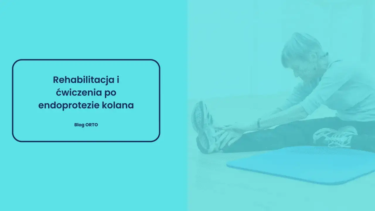Kobieta ćwiczy, wykonując rozciąganie nóg. To ważny element rehabilitacji po endoprotezie kolana.